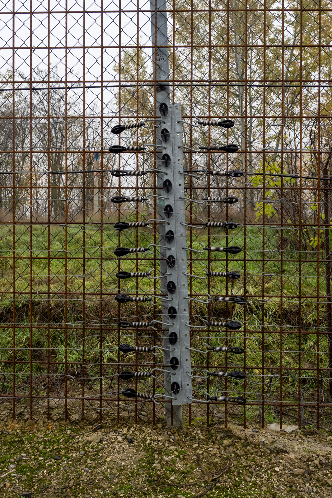 Electric wiring of the fence close to Röszke
