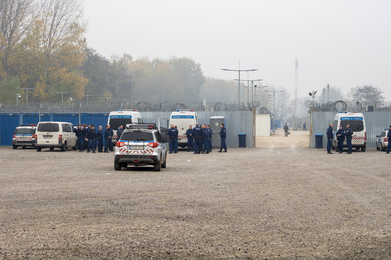 Police camp directly at the Hungarian-Serbian border fence near Röszke